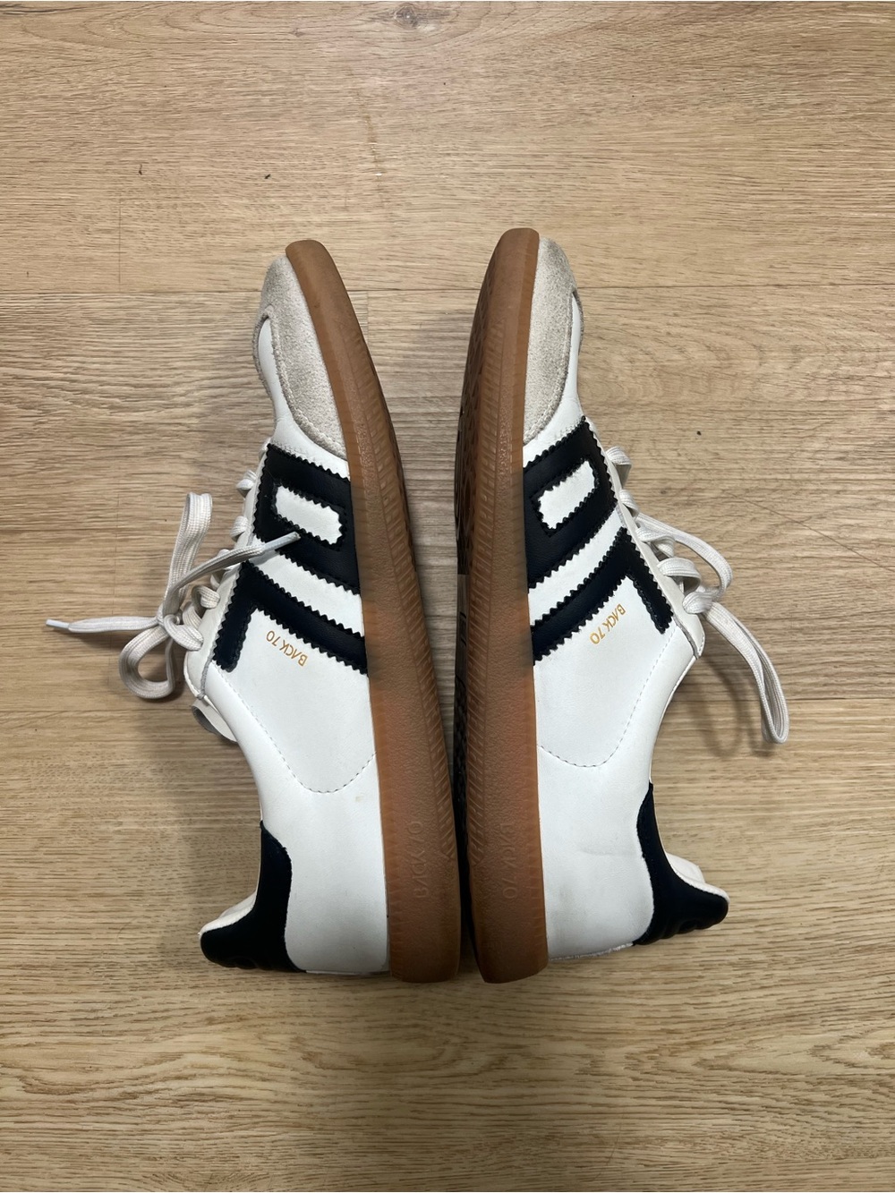 Back 70 Women's Cloud Retro soccer Sneaker - Picture 2 of 6